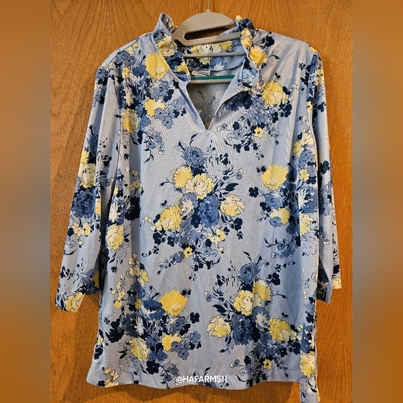 3/15$ Bundle Deal Bend Over Blue Flower Blouse - Picture 1 of 5